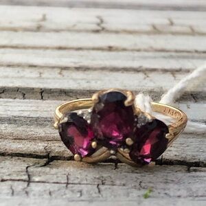 Vintage 10kt gold garnet with diamond accents ring